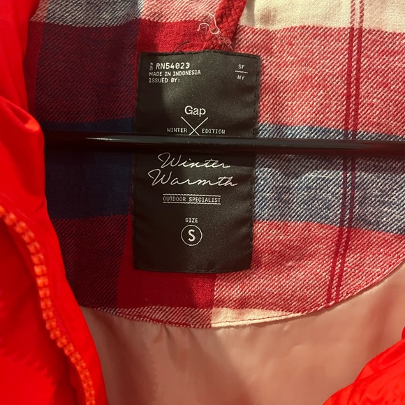GAP Red Puffer Vest - Picture 3 of 4